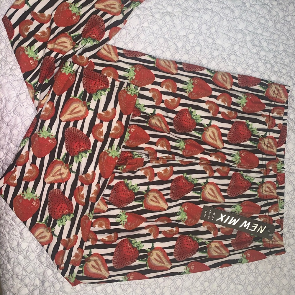 BRAND NEW, strawberry leggings!